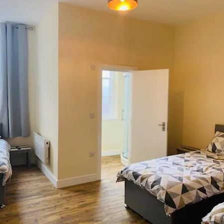 8 Fish Street, Budget City Centre Accomodation リーズ エクステリア 写真