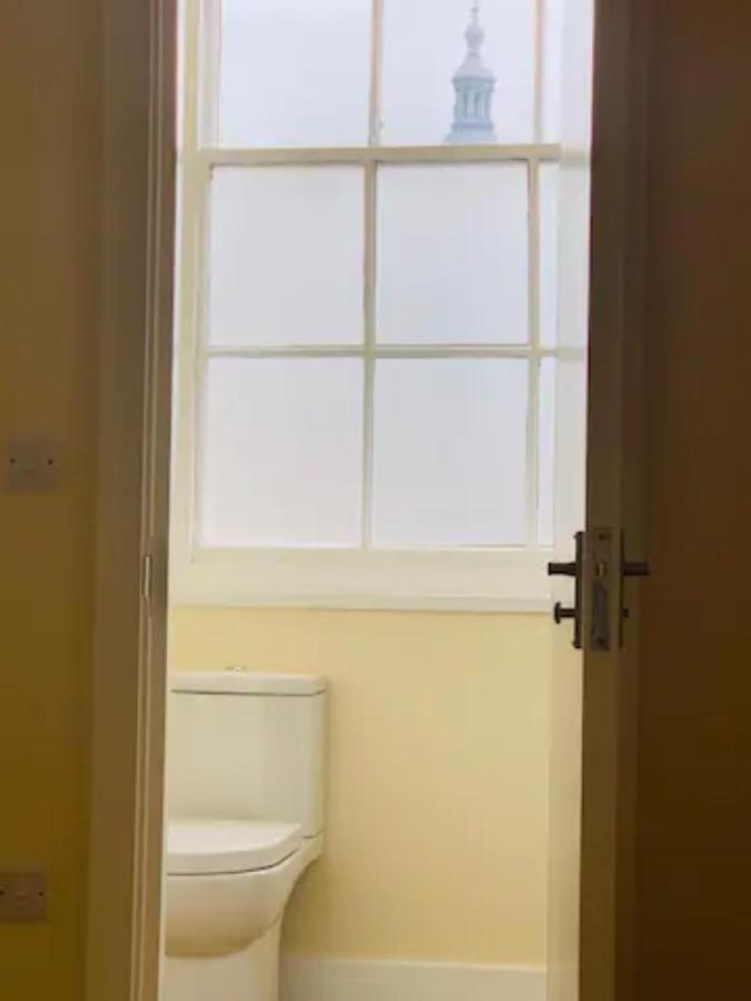 8 Fish Street, Budget City Centre Accomodation リーズ エクステリア 写真